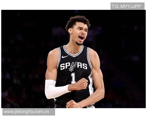 奥拉朱旺透露文班亚马渴望学习脚步技巧并愿意向他请教秘诀 奥拉朱旺透露文班亚马渴望学习脚步技巧并愿意向他请教秘诀