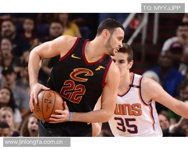 媒体人分析文班表现提升但持球进攻仍待突破与质变