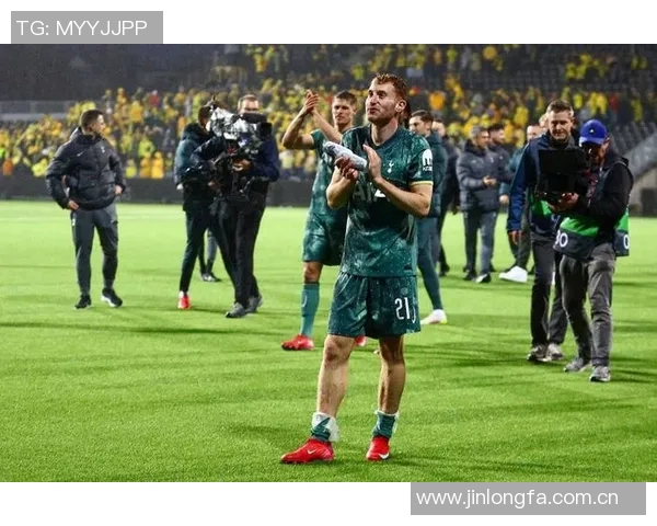 前阿森纳门将策划拳击赛切尔西热刺传奇球员同台竞技 前阿森纳门将策划拳击赛切尔西热刺传奇球员同台竞技