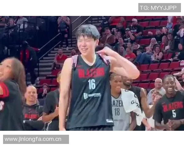 真男人的粉色选择杨瀚森分享书包抢购趣事 真男人的粉色选择杨瀚森分享书包抢购趣事