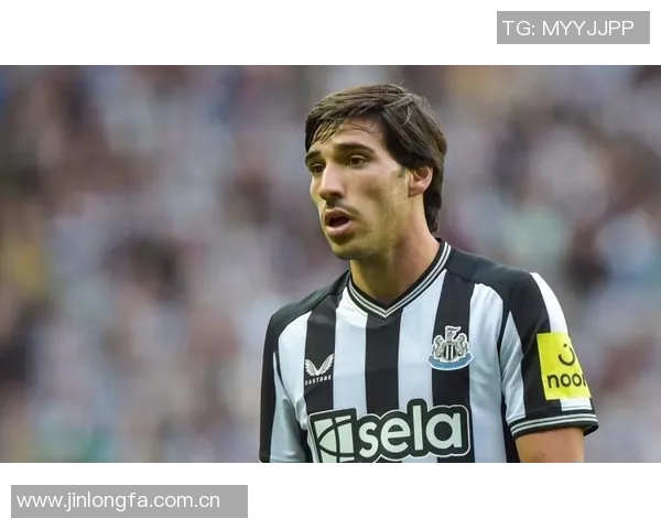 纽卡斯尔领先进球托纳利禁区外射门意外折射助攻成功 纽卡斯尔领先进球托纳利禁区外射门意外折射助攻成功