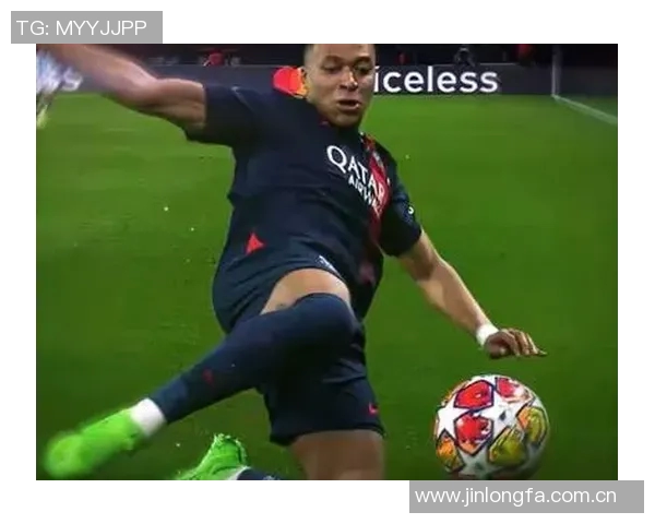 姆巴佩父亲参与戛纳传奇赛齐达内维埃拉德尚等巨星同场竞技 姆巴佩父亲参与戛纳传奇赛齐达内维埃拉德尚等巨星同场竞技