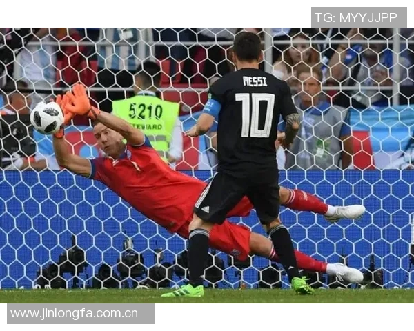 莱切主帅谈卡马达点球失误:高水平比赛中球门似乎变小了 莱切主帅谈卡马达点球失误:高水平比赛中球门似乎变小了