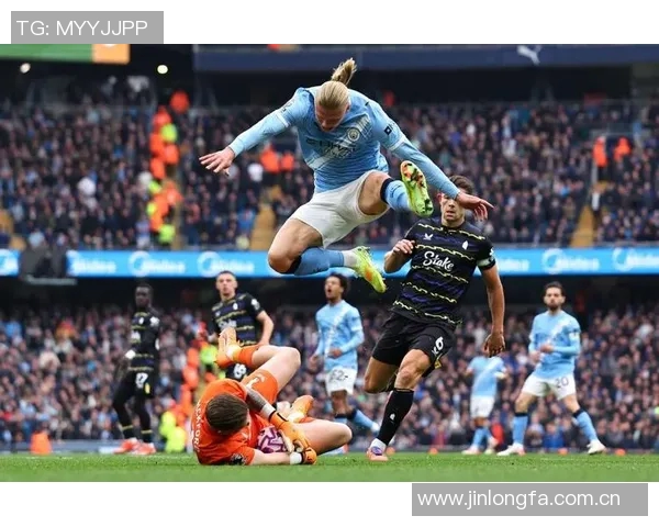 曼城遗憾错失良机萨维尼奥禁区内连射遭保托雷斯门线救险