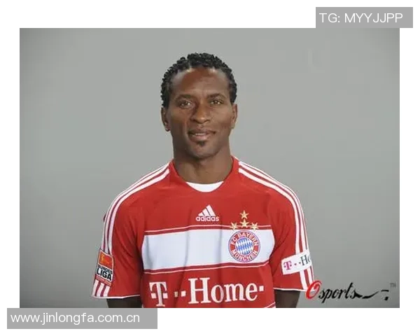 拜仁慕尼黑25-26赛季全家福展现新援风采与德超杯沙拉盘荣耀 拜仁慕尼黑25-26赛季全家福展现新援风采与德超杯沙拉盘荣耀