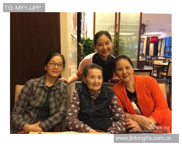 贝林厄姆为女友庆生晒甜蜜合照祝福生日快乐引发热议