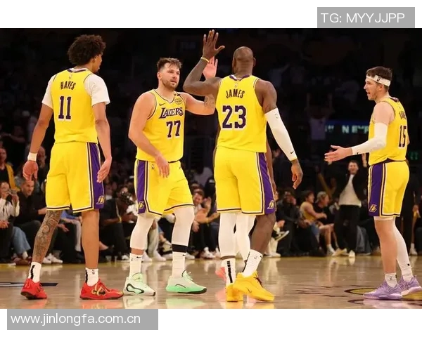 NBA赛季回顾：国王遭森林狼逆袭太阳力克湖人开拓者战胜勇士展现实力