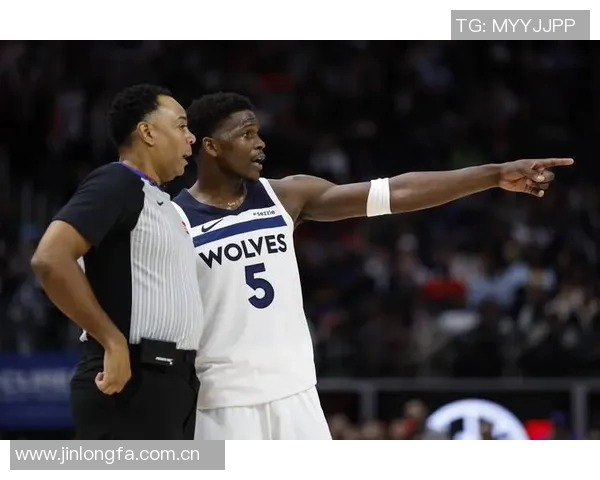 佩贾儿子在NCAA赛场展现高效表现16投11中斩获26分5篮板并送出5次失误